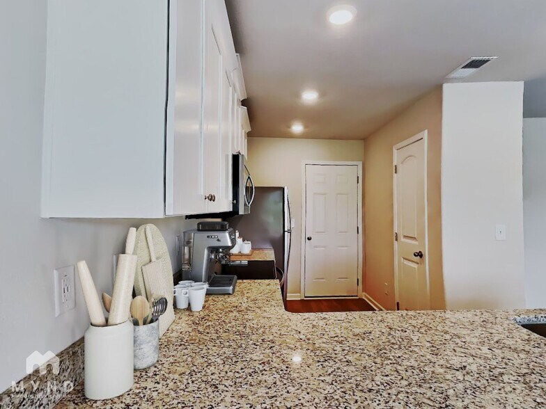 Building Photo - 95 Taverners Ln