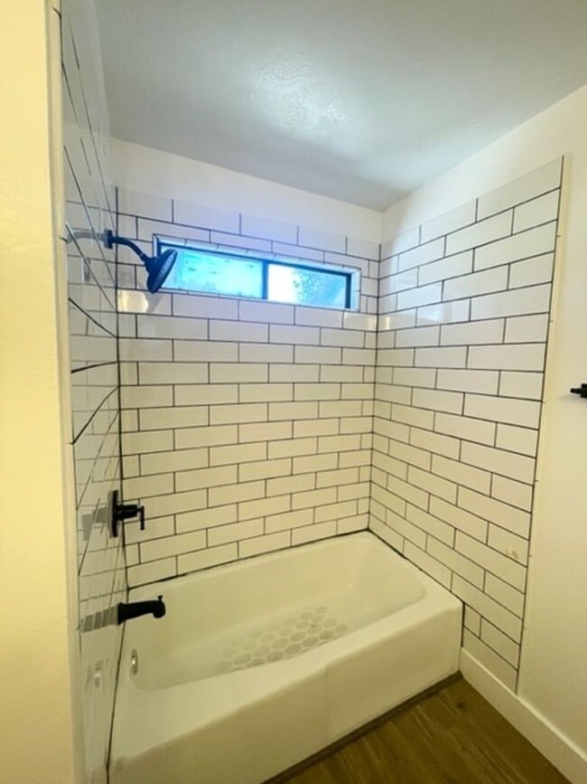 Building Photo - 3 bedroom, 3 bathroom home in the heart of Elk Grove