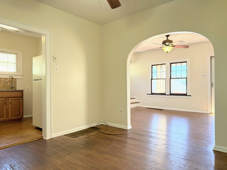 Building Photo - 502 27th Ave