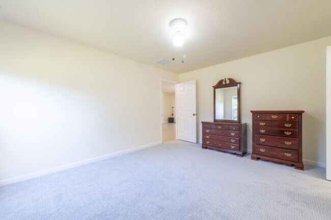 Building Photo - 1470 SW Gadsan Ave