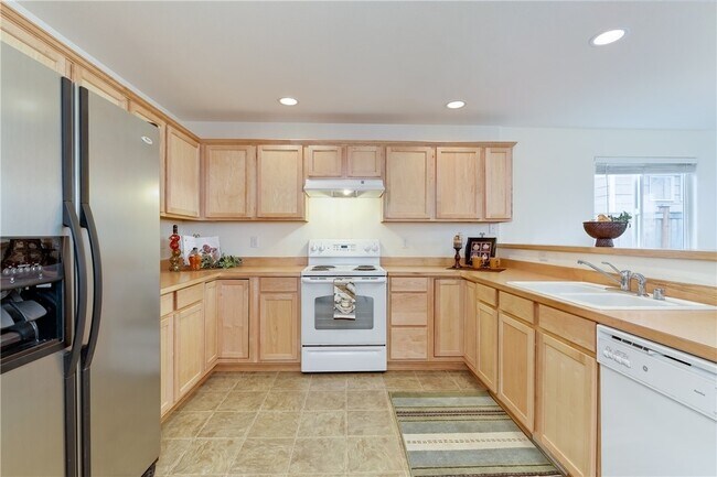 Building Photo - Beautiful 3 Bd. 2.5 Ba. Two Story Home w/attached Garage