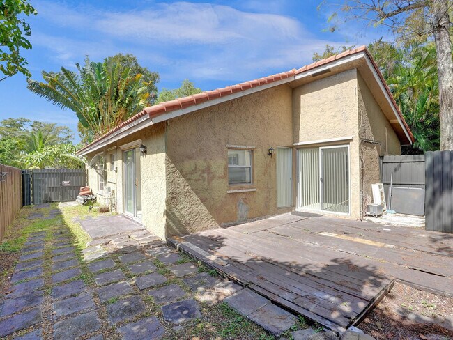 Building Photo - 1257 NW 91st Ave