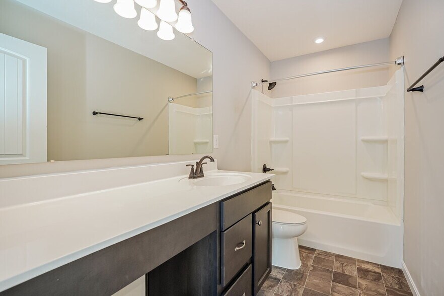 Building Photo - 4996 Crestbrook Dr