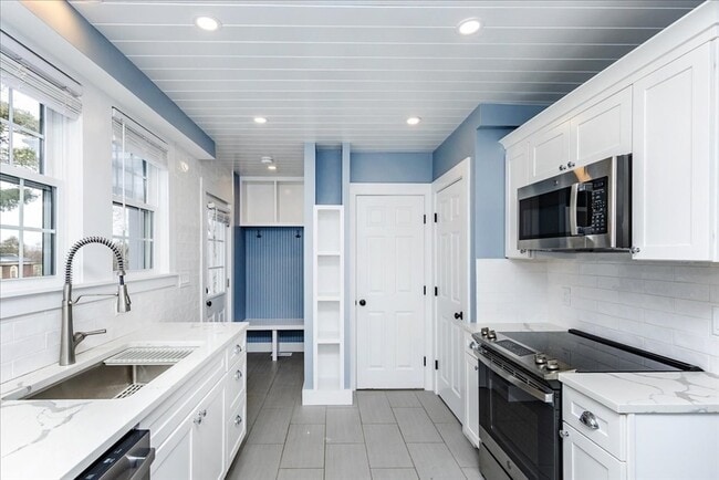 Building Photo - 37 Wolcott Rd