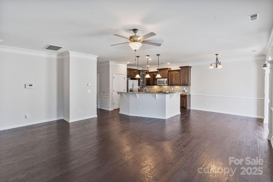 Building Photo - 2076 Waverly Ct