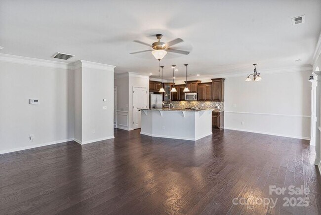 Building Photo - 2076 Waverly Ct