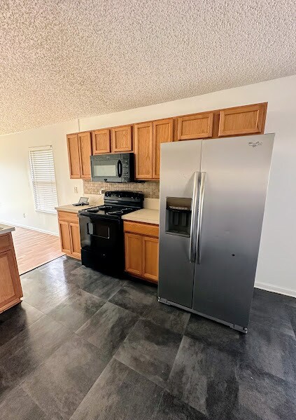 Building Photo - Welcome To the Dream Family 4 Bed and 2 Ba...