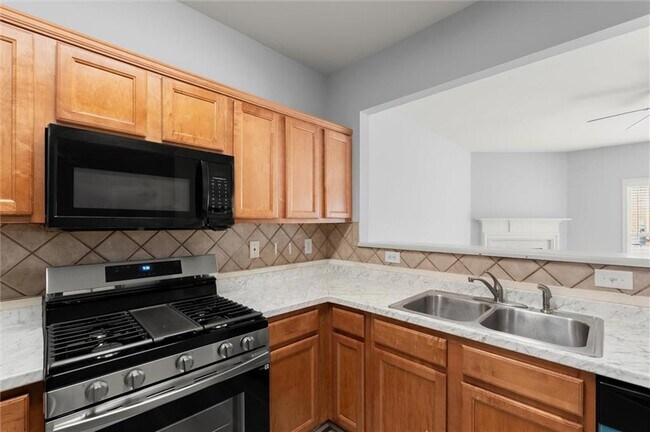 Building Photo - 1947 Lakeshore Overlook Cir NW