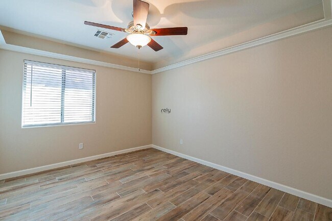 Building Photo - 11570 W Yuma St