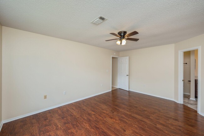 Building Photo - 3009 La Salle Ct