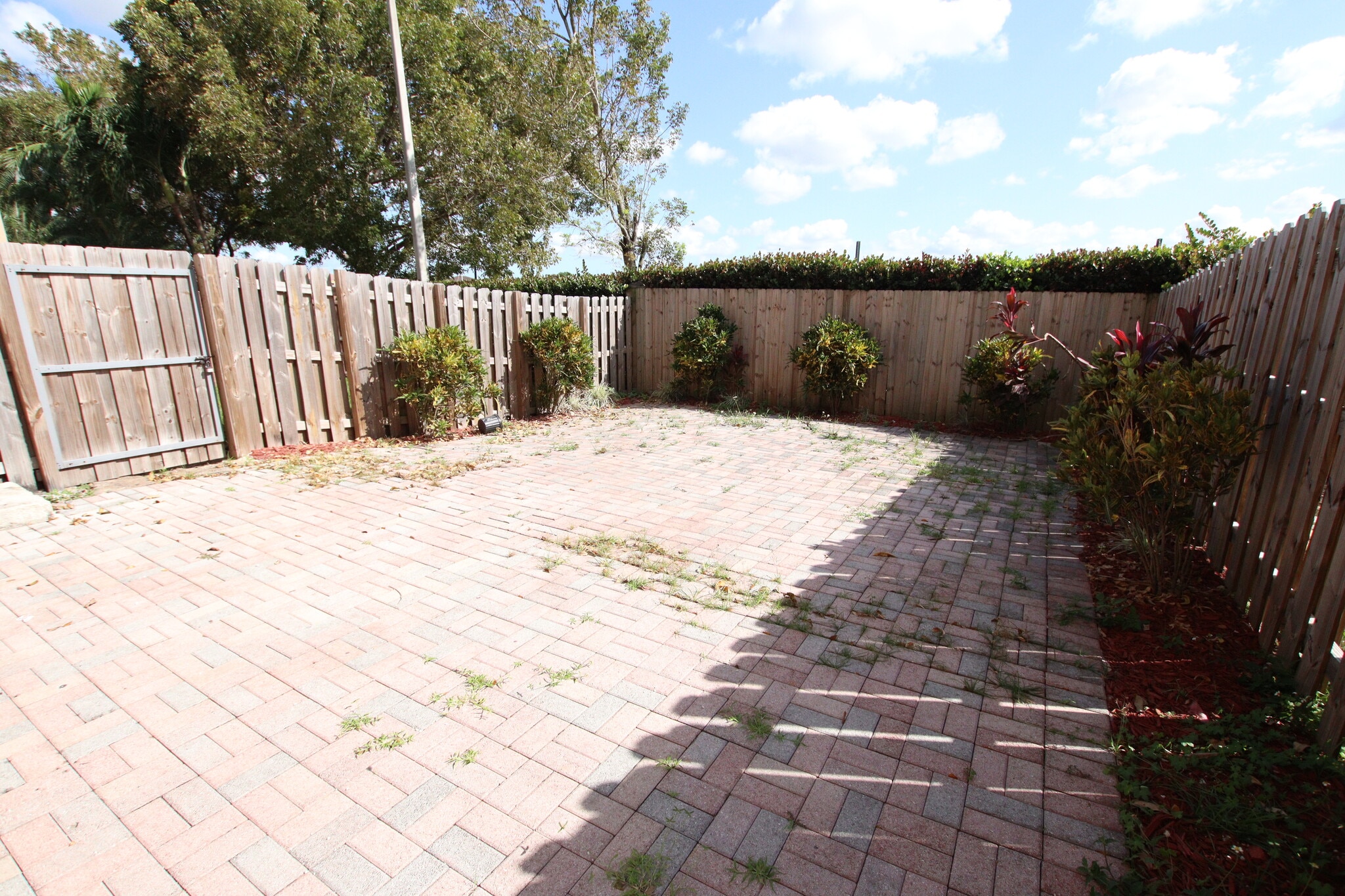 Building Photo - 14758 SW 9th Ln