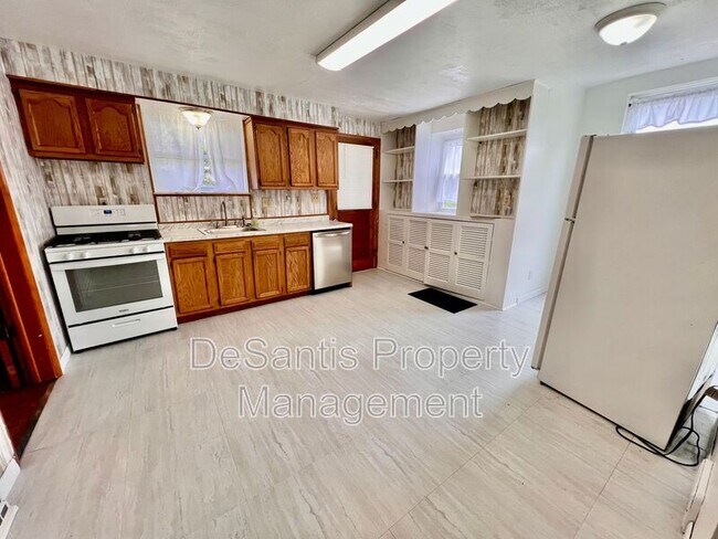 Building Photo - 212 N Highland Ave