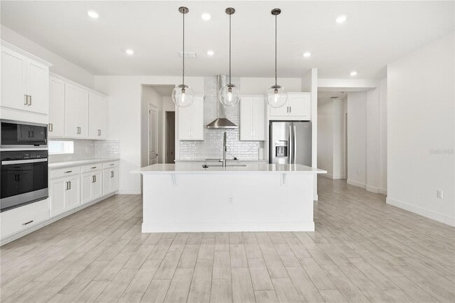 Building Photo - 13589 McMillan Dr