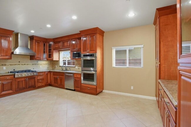 Building Photo - 659 Upton St