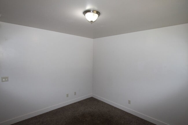 Building Photo - 3BR Home in Mountainaire | Open Layout + Fenced Yard