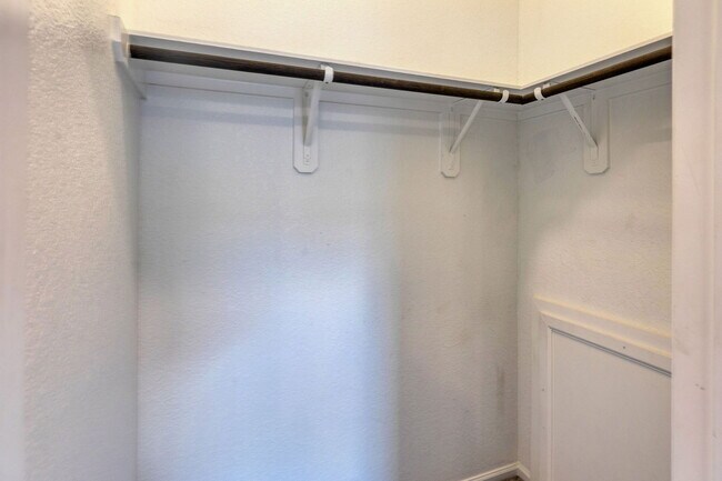 Building Photo - 125 Rangel Dr