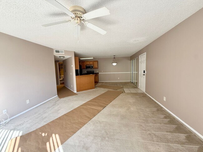 Building Photo - Belleair Village Condo 1/1 Open floor plan