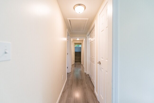 Building Photo - 5 Douglass St