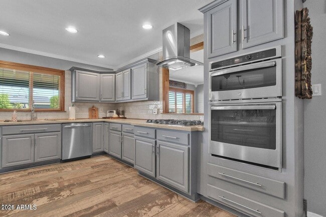 Building Photo - 6621 E 4th St