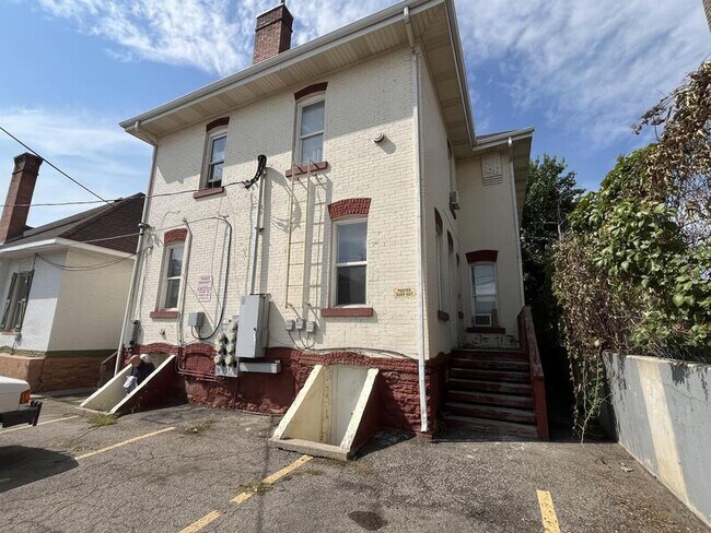 Building Photo - 514 E 500 S