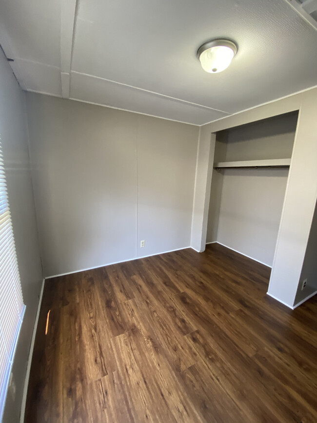 Building Photo - South Dixie Highway Trailer Park