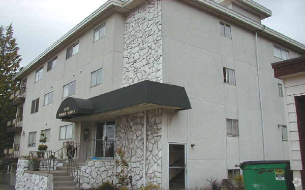 Primary Photo - Walnut Manor Apartments