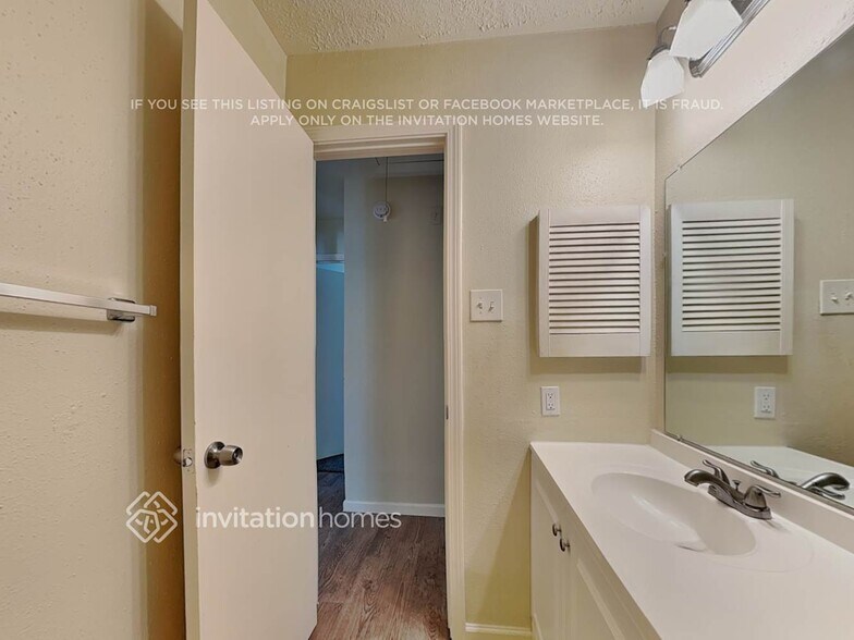 Building Photo - 9203 Rippling Fields Dr