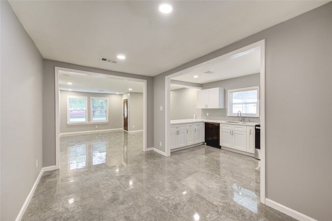 Building Photo - 4545 Bricker St