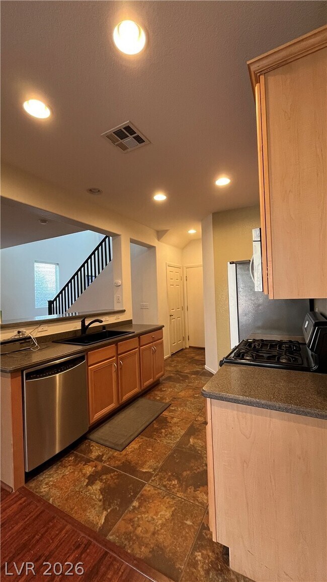 Building Photo - 6280 W Levi Ave