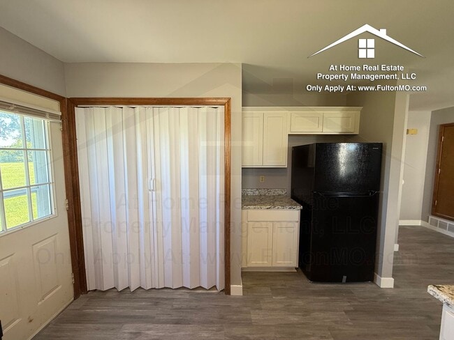 Building Photo - 2703 Mayflower Dr