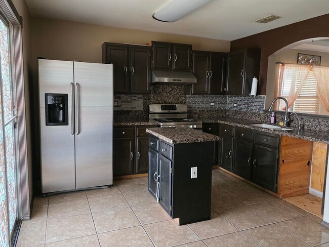 Building Photo - 312 Mescalero Dr