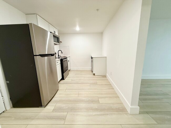 Building Photo - 2204 W San Antonio St