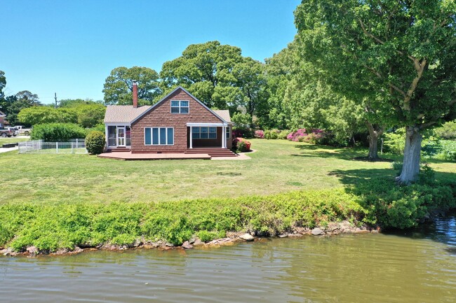 Building Photo - Waterfront Home on 1 Acre Treed Lot, 4/2 +...