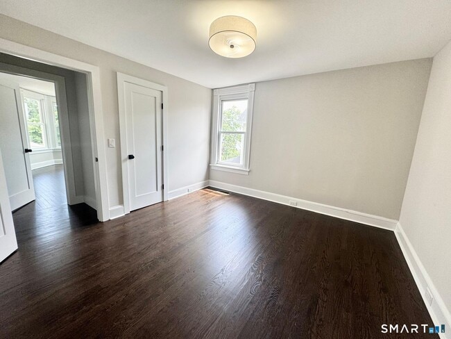 Building Photo - 25 Quintard Ave