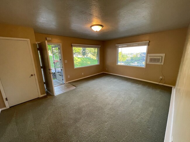 Building Photo - Johnson Duplex Apartments