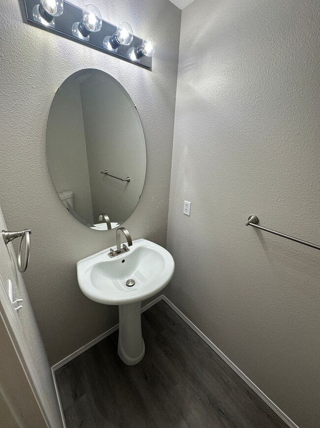 Building Photo - 2350 Simmons St