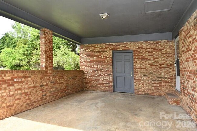 Building Photo - 1715 Cloudburst Cir