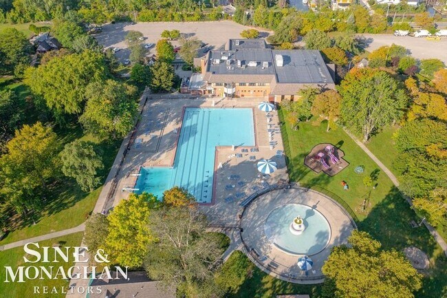 Building Photo - 744 Trombley Rd