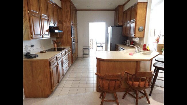 Building Photo - 9310 Stonebridge Dr