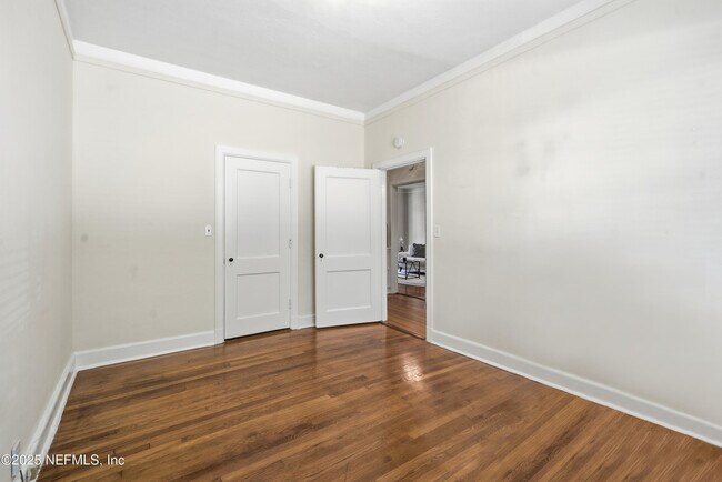 Building Photo - 3319 Pine St