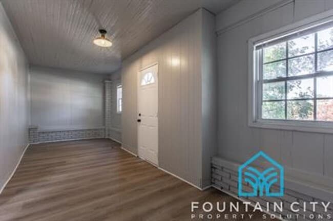 Building Photo - 205 Ferrel St
