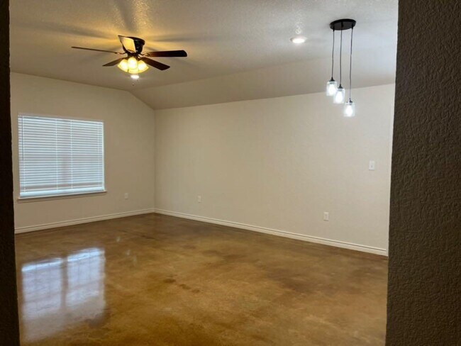 Building Photo - 2320 Osage Rd