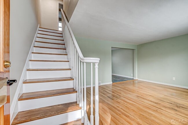 Building Photo - 206 Newman St