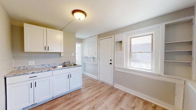 Building Photo - Clark / Fulton Area - 4 Bedroom Single Fam...