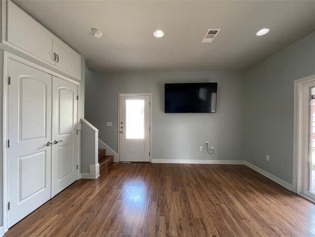 Building Photo - 5014 Evans Ave