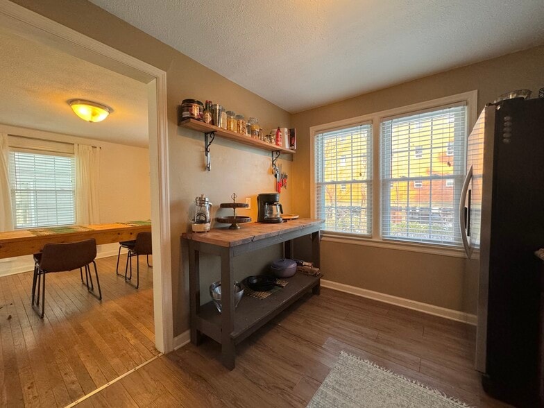 Building Photo - 620 E 63rd Ter