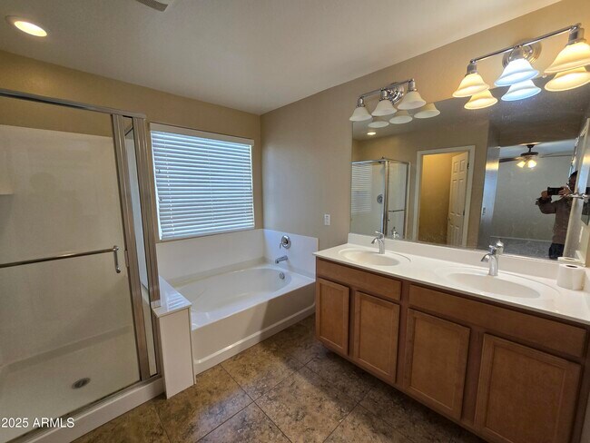 Building Photo - 256 N Scott Dr