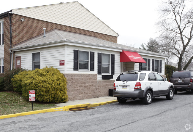 Primary Photo - Meetinghouse Apartments & Townhouses