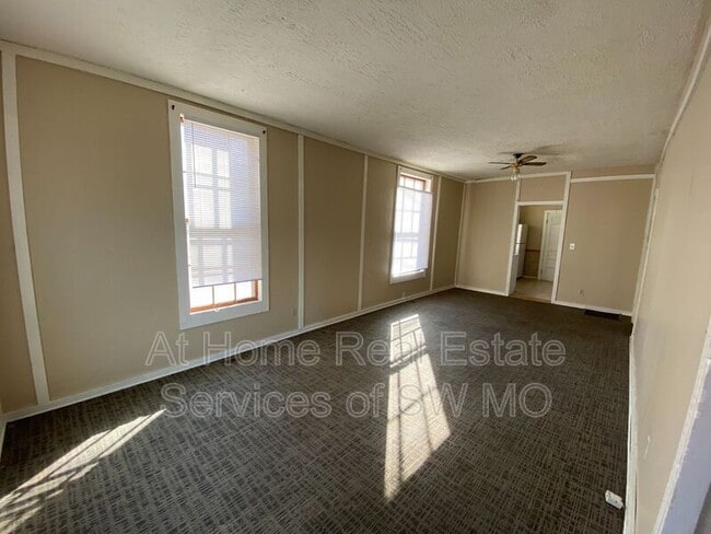 Building Photo - 420 E Madison