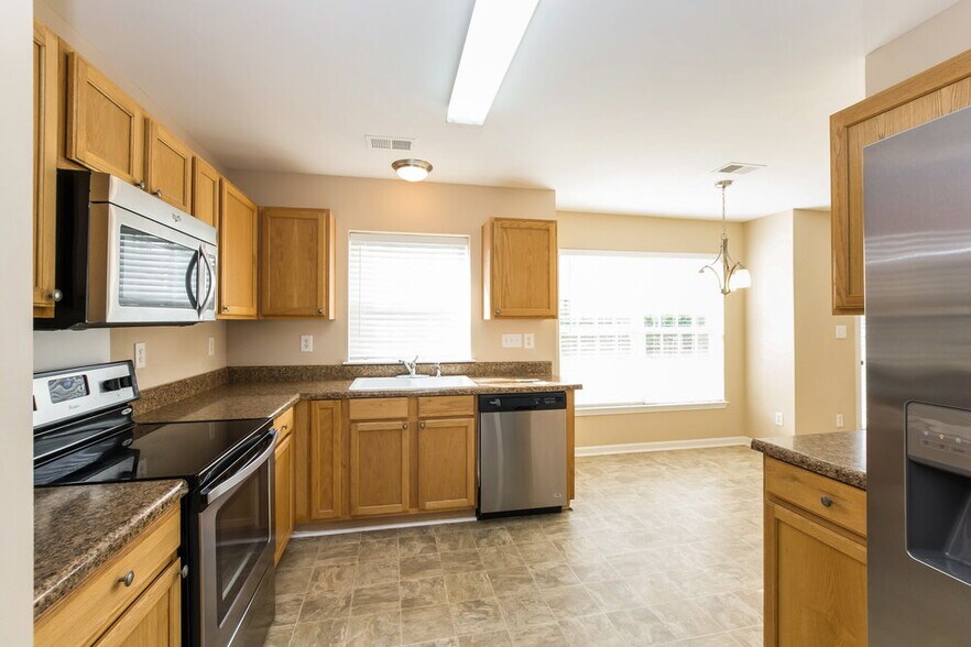 Building Photo - 4501 Sedgewood Ln